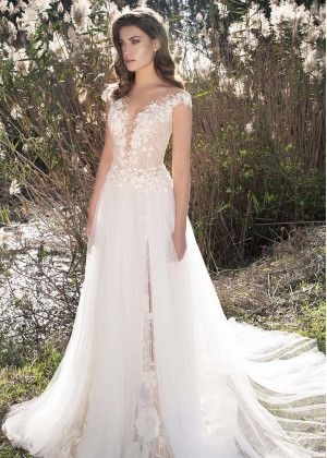Beaded Ivory Tulle 3D Floral Appliques Wedding Dress